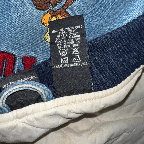 Looney Tunes Vintage Denim Varisity jacket size large 1997 Quilted embroidered - Picture 14 of 14